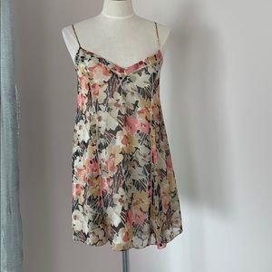 Elizabeth and James chiffon Floral Idris Sz Small